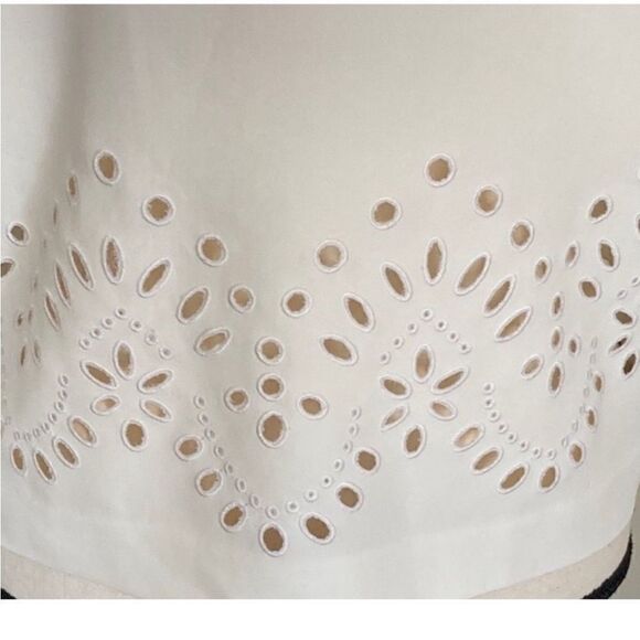 Veronica Beard NWT Laser Cut Top size 6 - Picture 2 of 6